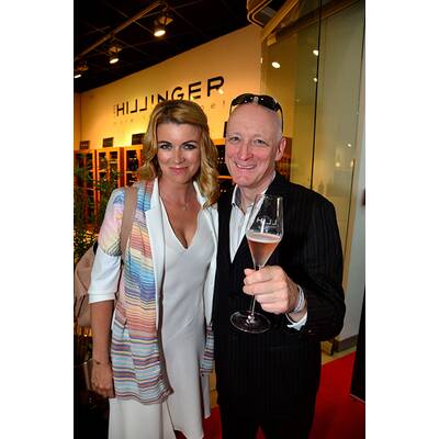 Shopping for Charity - Fashion Outlet Parndorf - 