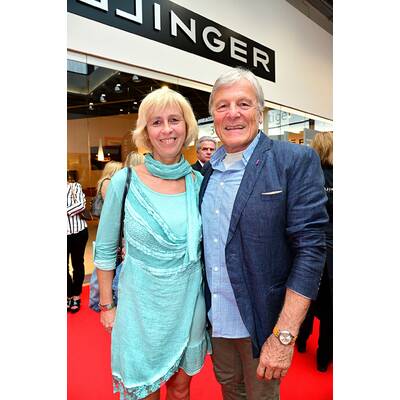 Shopping for Charity - Fashion Outlet Parndorf - 