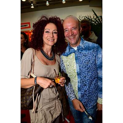 Shopping for Charity - Fashion Outlet Parndorf - 