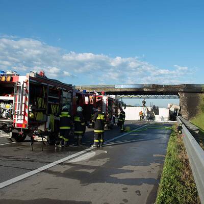 Brandhitze beschädigte sogar Fahrbahn