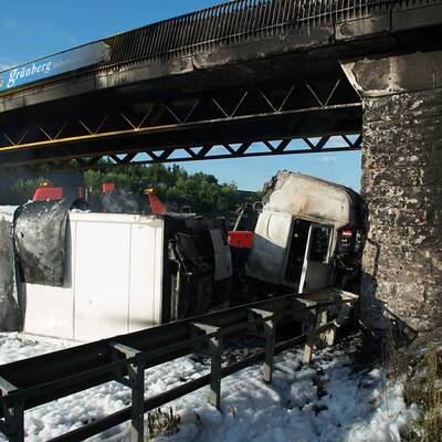 Brandhitze beschädigte sogar Fahrbahn