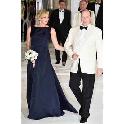 Fürstin Charlène & Fürst Albert verliebt am Rot-Kreuz-Ball