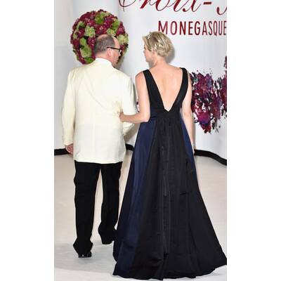 Fürstin Charlène & Fürst Albert verliebt am Rot-Kreuz-Ball