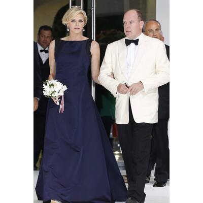 Fürstin Charlène & Fürst Albert verliebt am Rot-Kreuz-Ball