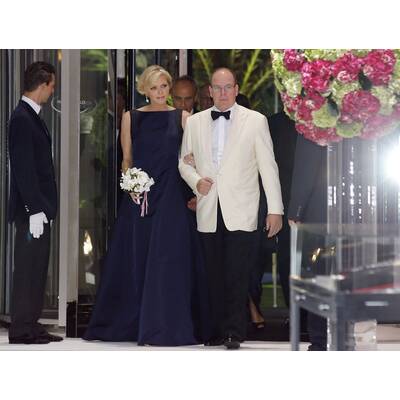 Fürstin Charlène & Fürst Albert verliebt am Rot-Kreuz-Ball