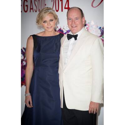 Fürstin Charlène & Fürst Albert verliebt am Rot-Kreuz-Ball