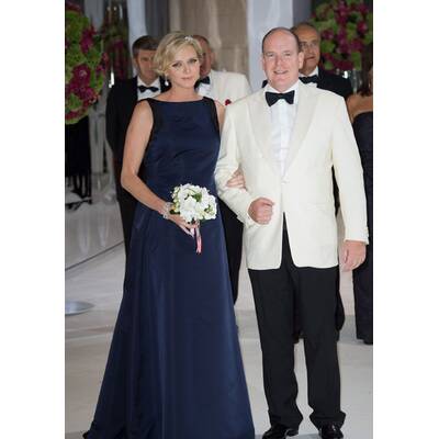 Fürstin Charlène & Fürst Albert verliebt am Rot-Kreuz-Ball
