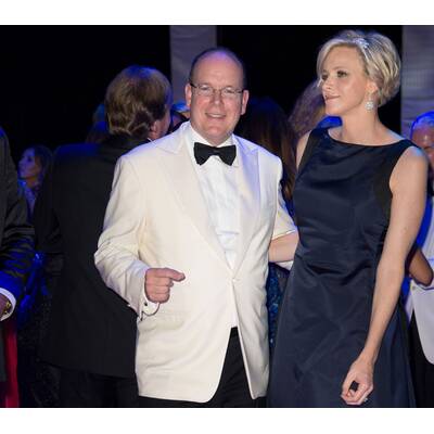 Fürstin Charlène & Fürst Albert verliebt am Rot-Kreuz-Ball