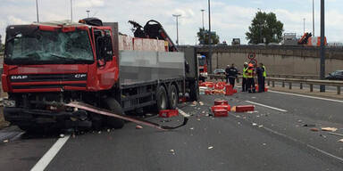 Schwerer Unfall auf Donauufer-Autobahn