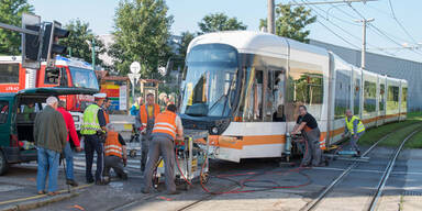 Linz: Straßenbahn rammte Auto