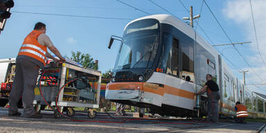 Linz: Straßenbahn rammte Auto