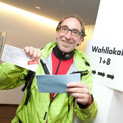 SPÖ-Vorsitzender Ritsch und seine Gattin im Wahllokal