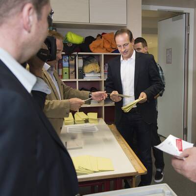 SPÖ-Vorsitzender Ritsch und seine Gattin im Wahllokal