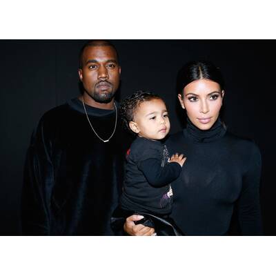 Kim Kardashian & Kanye West mit Nori in der Front Row
