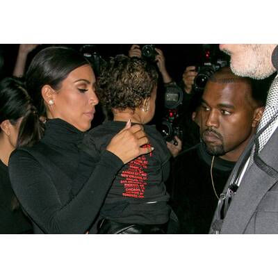 Kim Kardashian & Kanye West mit Nori in der Front Row