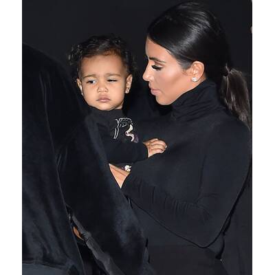 Kim Kardashian & Kanye West mit Nori in der Front Row