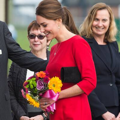 Herzogin Kate verzaubert in Rot