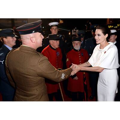 Angelina Jolie strahlt bei 