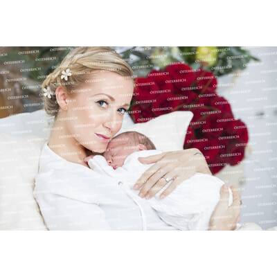 Karina Sarkissova mit Baby Lev