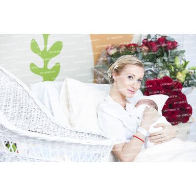 Karina Sarkissova mit Baby Lev