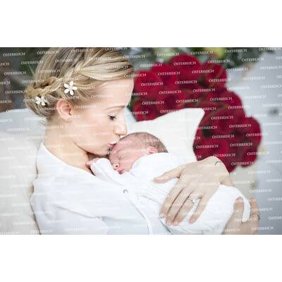 Karina Sarkissova mit Baby Lev