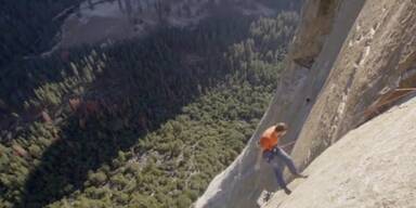 Freikletterer bezwingen Steilwand