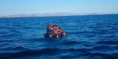 Dutzende Schiffbrüchige gerettet