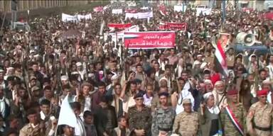 Tausende demonstrieren f&uuml;r Ende der Luftangriffe