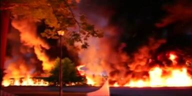 Inferno im Garten nach Tanklaster-Unfall