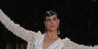 Modischer Ausflug ans Meer