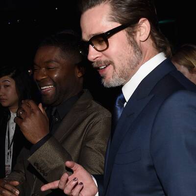 Brad Pitt trägt Nagellack