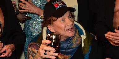 Opernball: Berger mit Rettung abgeführt