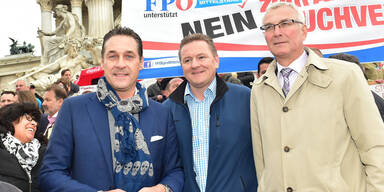 500 demonstrierten gegen Rauchverbot