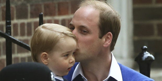 Prinz George auf dem Weg zu seiner Schwester