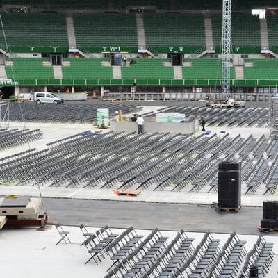 Aufbauarbeiten für die Show