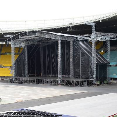 Aufbauarbeiten für die Show