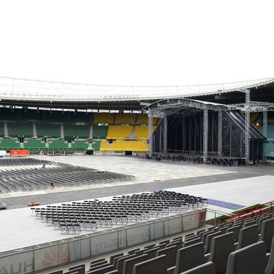 Aufbauarbeiten für die Show