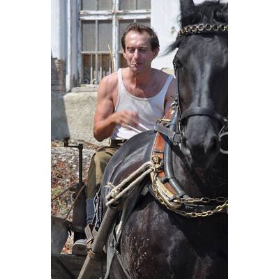 Ursula Strauß & Co-Stars besuchen Set von 