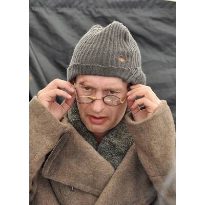 Ursula Strauß & Co-Stars besuchen Set von 