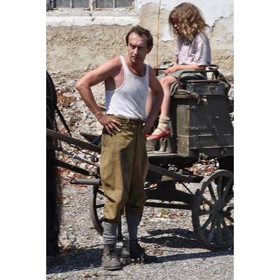 Ursula Strauß & Co-Stars besuchen Set von 