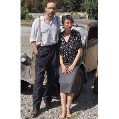 Ursula Strauß & Co-Stars besuchen Set von 