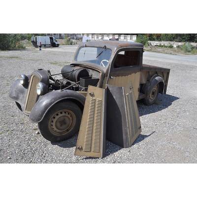 Ursula Strauß & Co-Stars besuchen Set von 