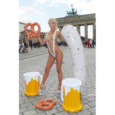 Micaela Schäfer versext das Oktoberfest