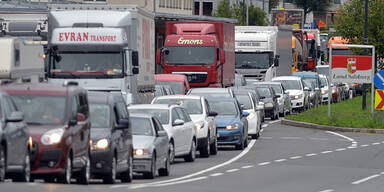 A4 bei Nickelsdorf Richtung Österreich gesperrt