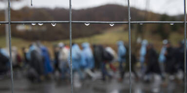 Spielfeld: Zaun steht bis Ende 2015