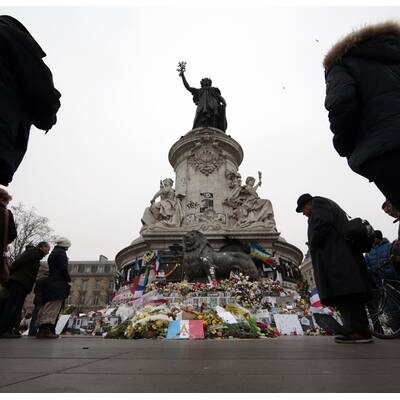 Bewegende Trauerfeier in Paris