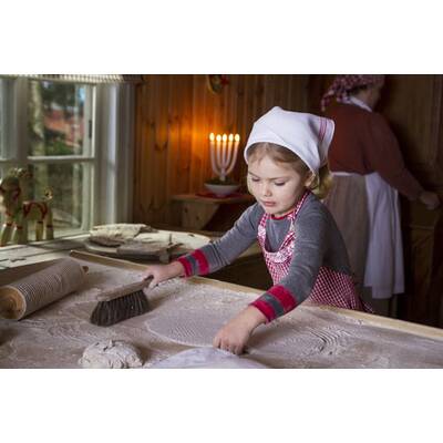 Prinzessin Estelle in der Weihnachtsbäckerei 