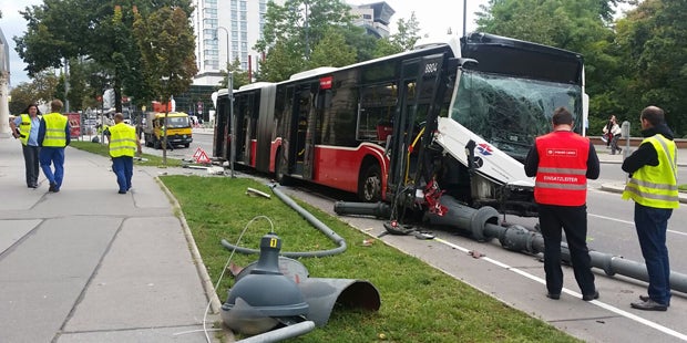 Bus Crash Wien MAG
