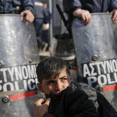 Idomeni - Flüchtlinge blockieren die Bahnstrecke