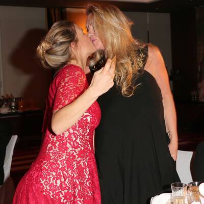 Bar Refaeli: Da ist ja der Babybauch!